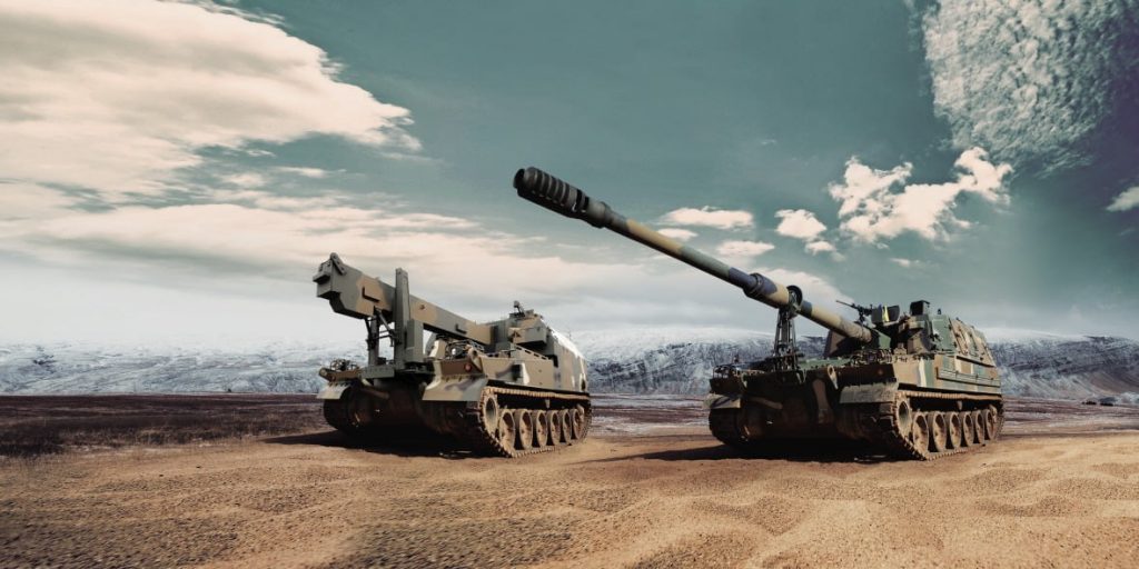 2026년 3월 중동 전쟁 확전 위기 속에서 압도적인 화력과 기동성을 선보이는 대한민국 K-방산의 주력 전차 K2 흑표(Black Panther)의 실전 기동 모습.
